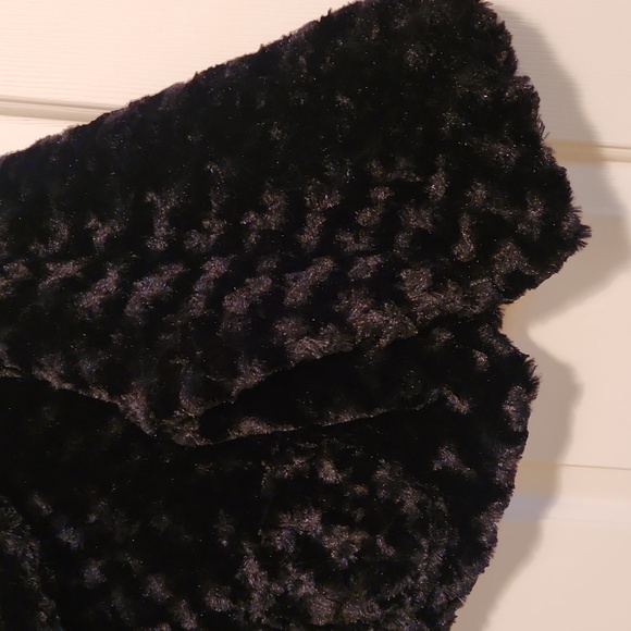 Black faux fur crop jacket by New Directions XL - Picture 4 of 6